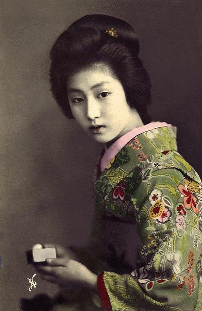Okami Lifestyle Japanese Parfum Japan Culture Reference Woman in traditional Japanese kimono with floral patterns